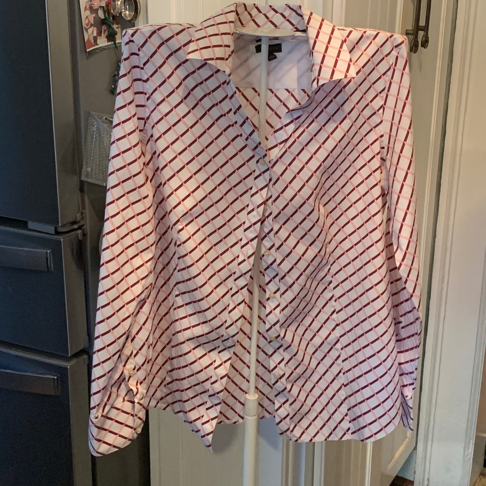 Talbots cotton and spandex wrinkle resistant button down. Worn 2x